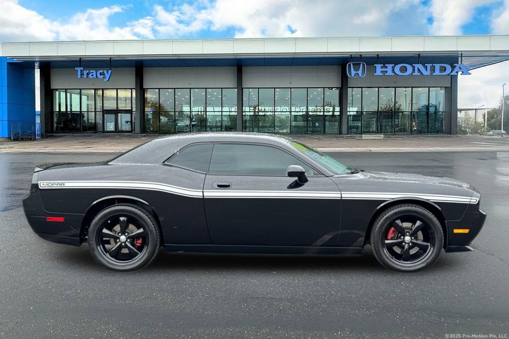 Used 2010 Dodge Challenger R/T w/ Mopar 10 Pkg image 3