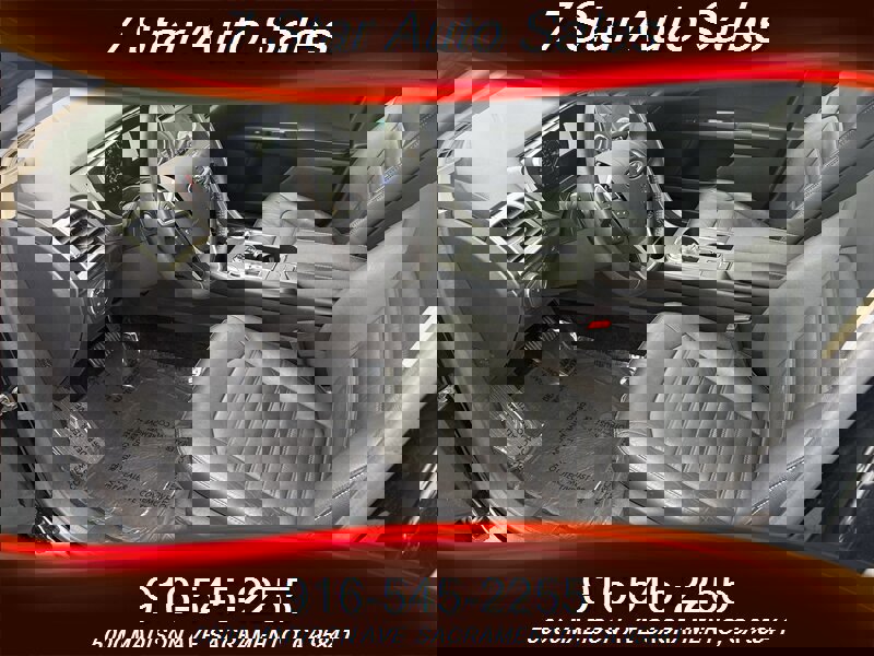 Used 2017 Ford Fusion SE w/ Fusion SE Technology Package image 9