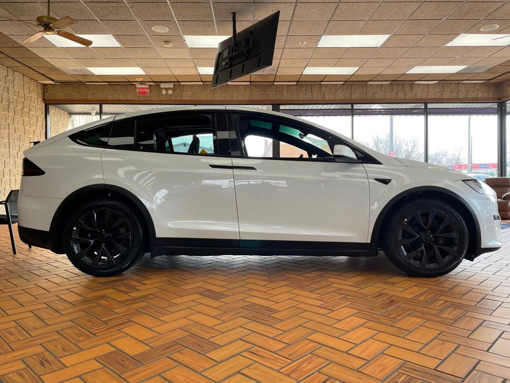 Used 2022 Tesla Model X Plaid image 8
