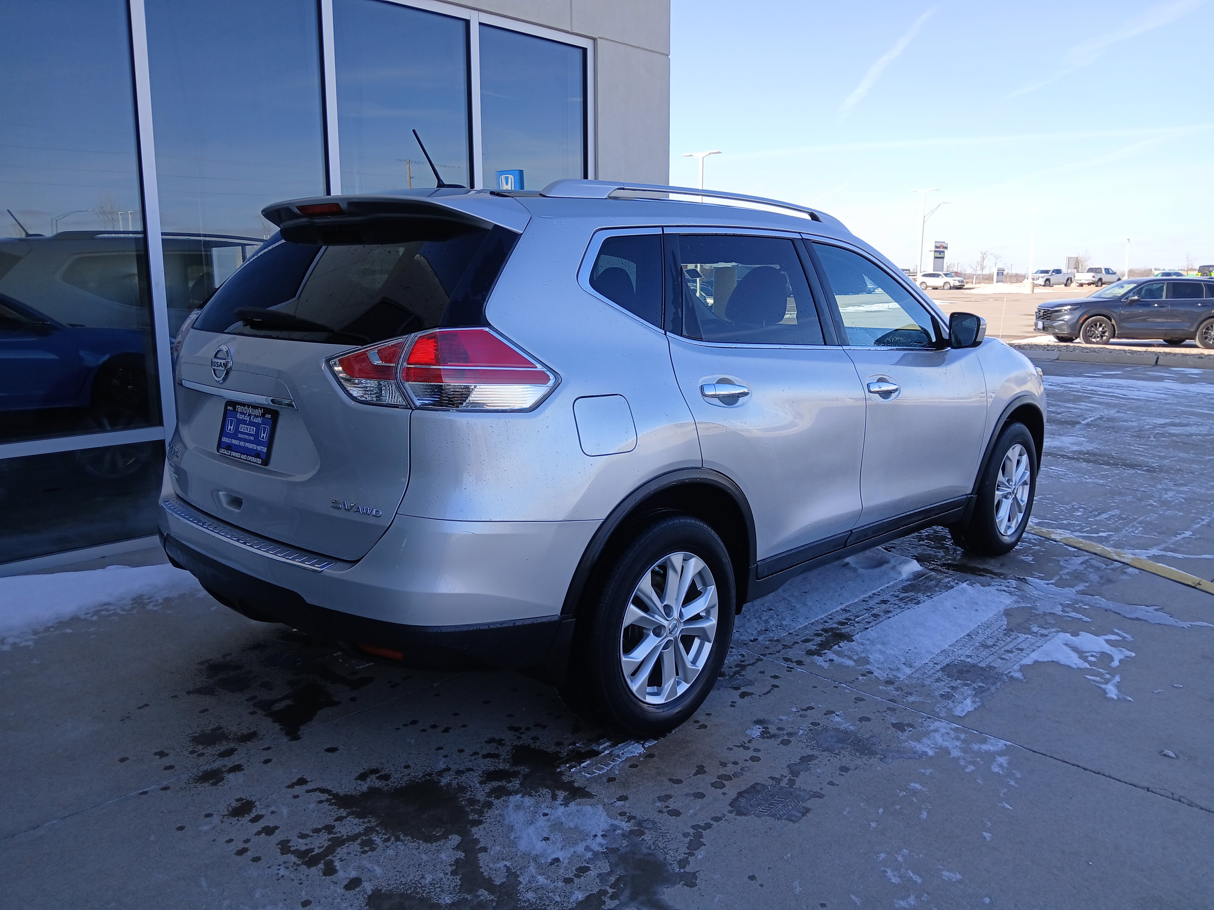 Used 2015 Nissan Rogue SV w/ SV Moonroof Package image 6