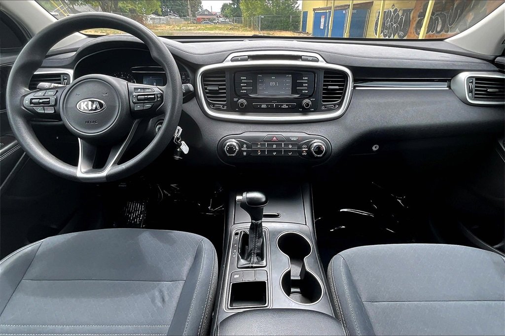 Used 2018 Kia Sorento L image 16