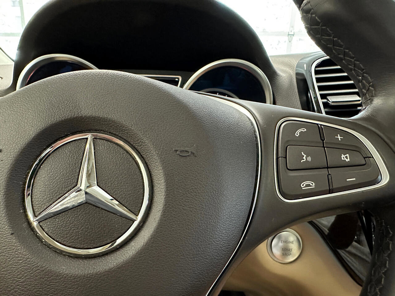 Used 2018 Mercedes-Benz GLE 350 4MATIC image 32