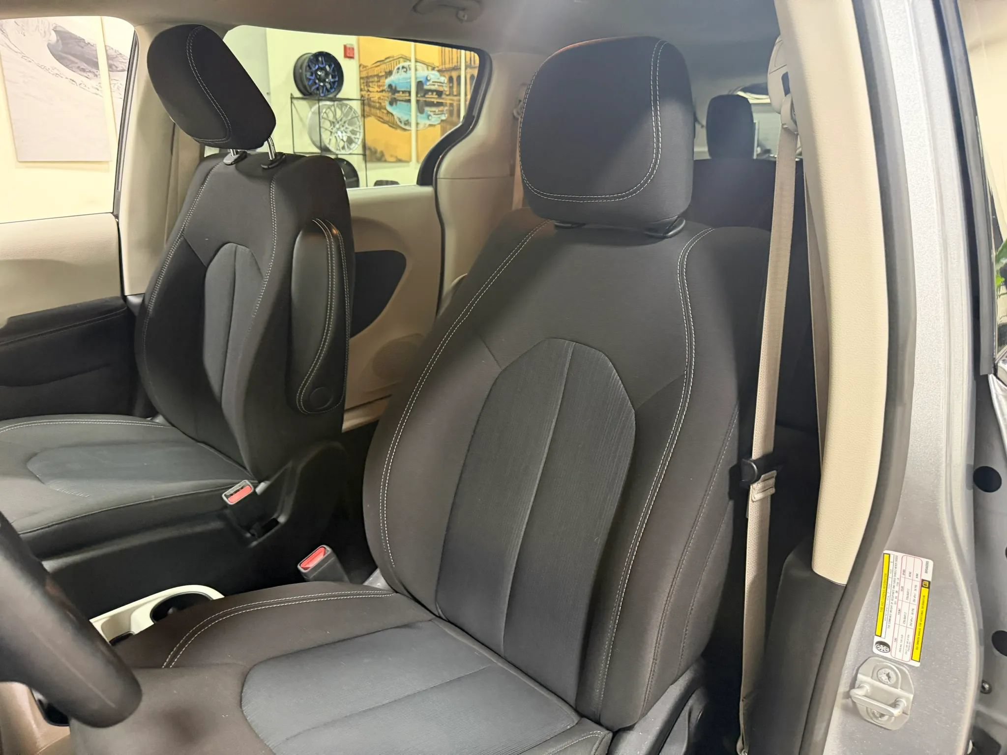Used 2021 Chrysler Voyager L FWD image 32
