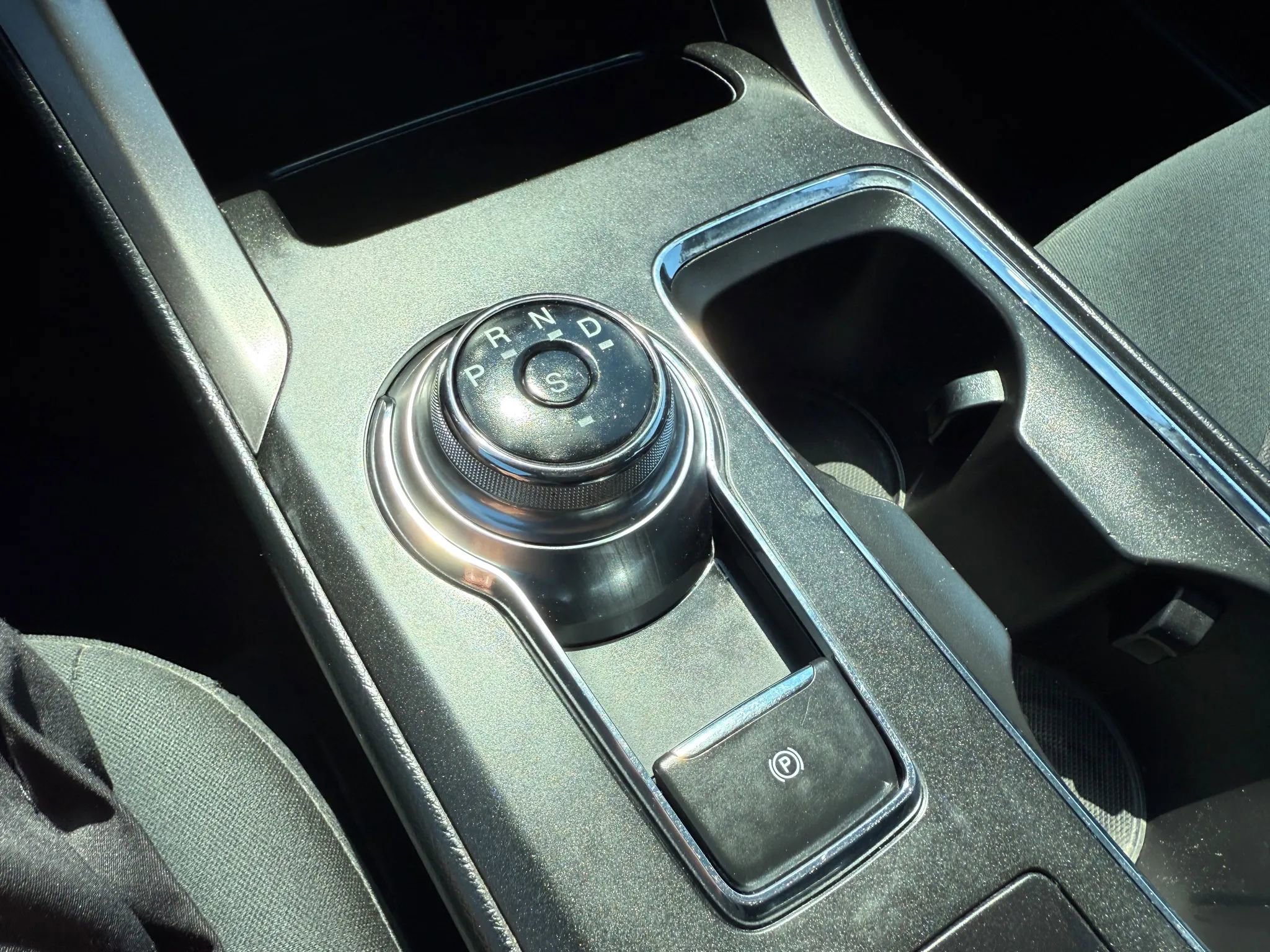 Used 2017 Ford Fusion SE w/ Fusion SE Technology Package image 17