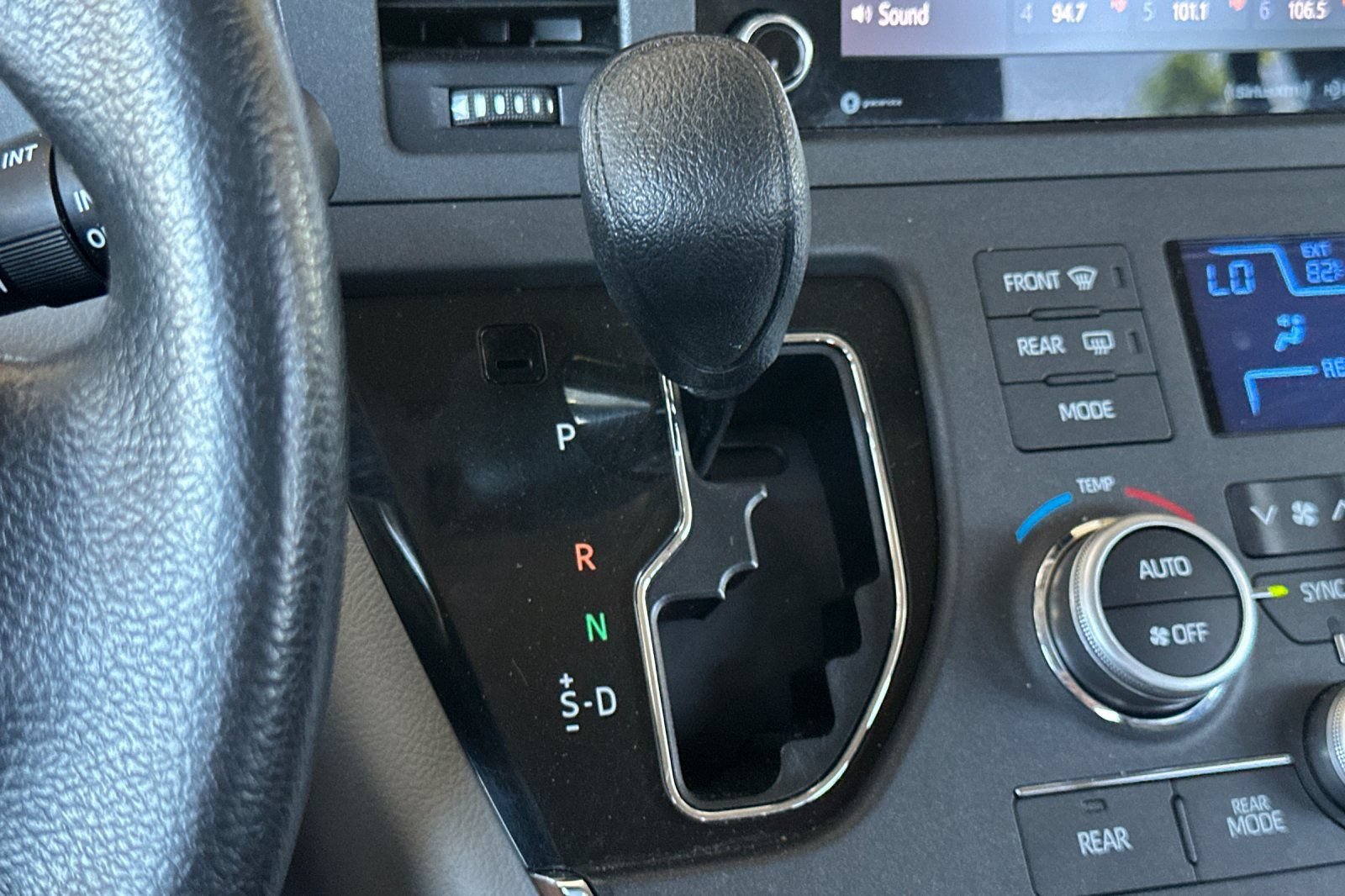 Certified 2018 Toyota Sienna LE w/ Carpet Mat Package FWD image 25