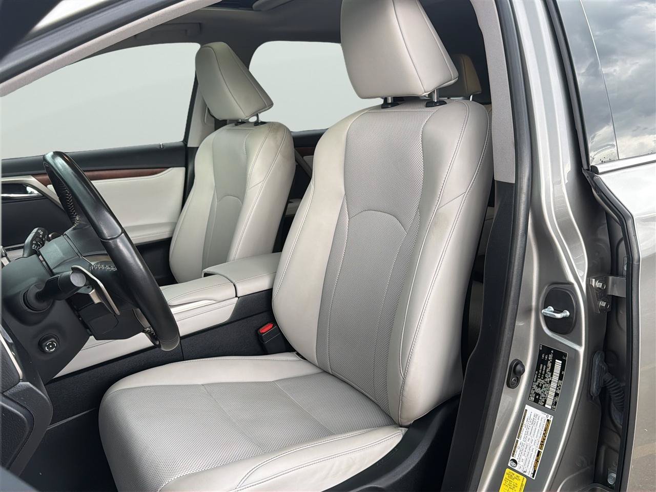 Used 2020 Lexus RX 350L Premium w/ Premium Package AWD/4WD image 15