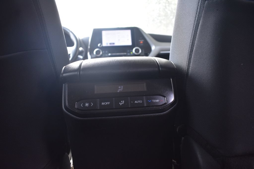 Used 2025 Toyota Highlander LE FWD image 29
