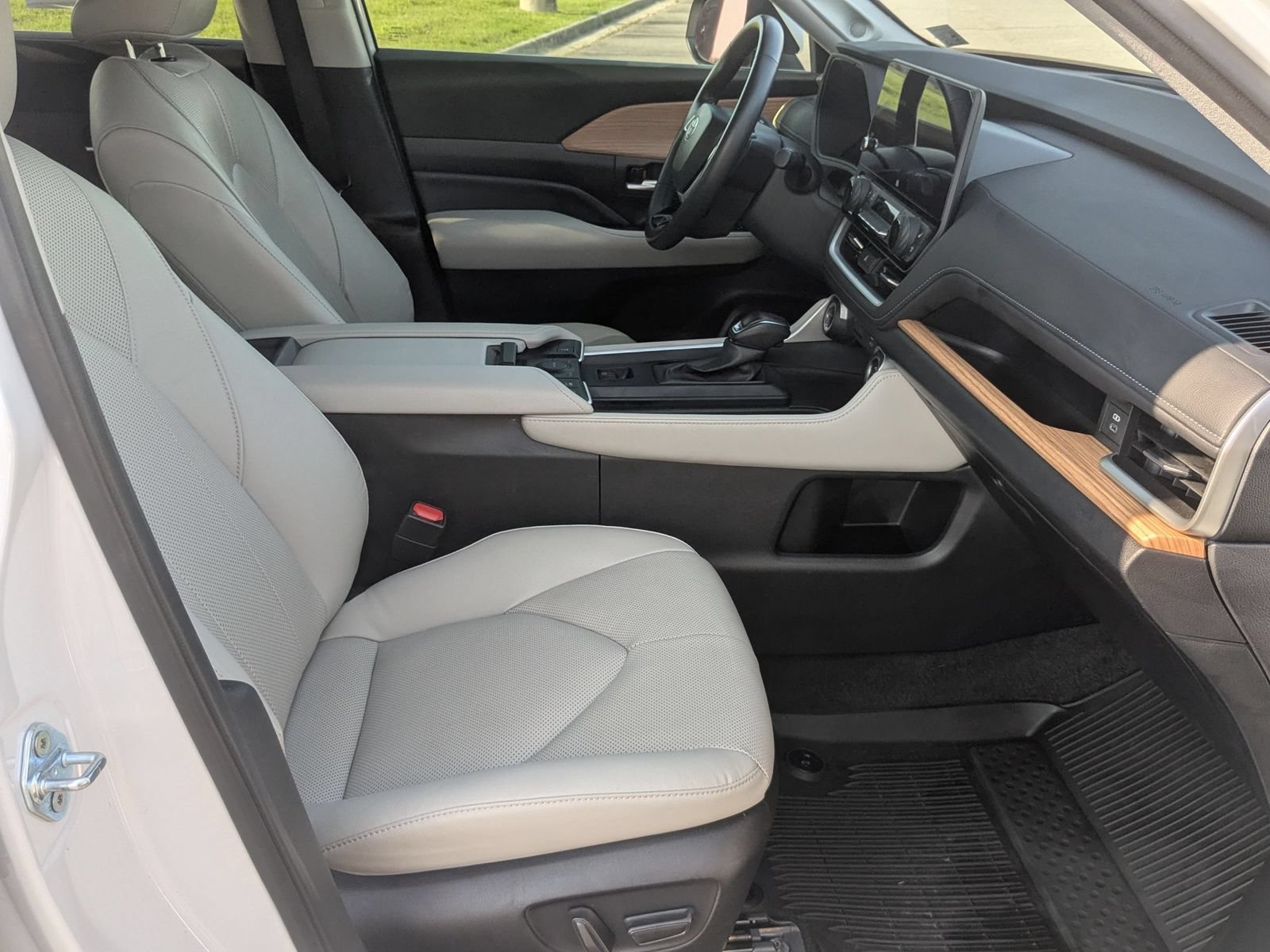 Used 2024 Toyota Grand Highlander AWD Hybrid image 37