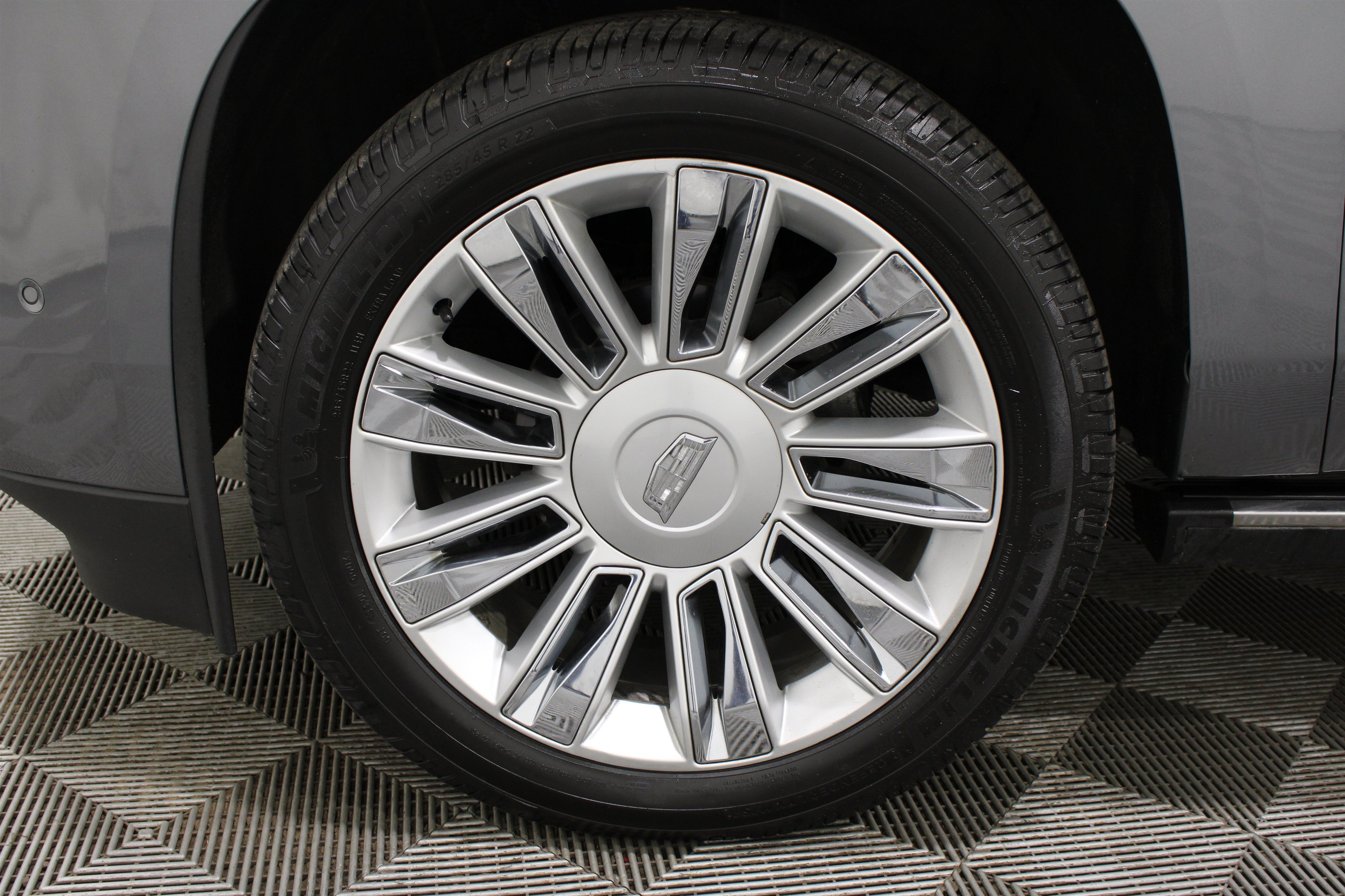 Used 2019 Cadillac Escalade ESV Platinum AWD/4WD image 37