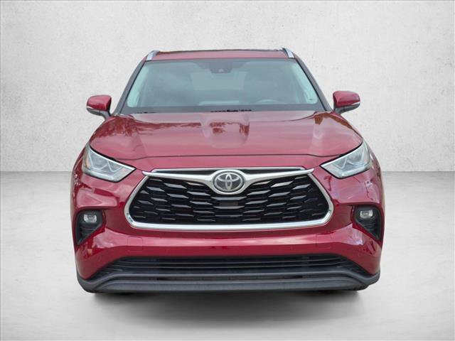 Used 2020 Toyota Highlander Limited FWD image 2
