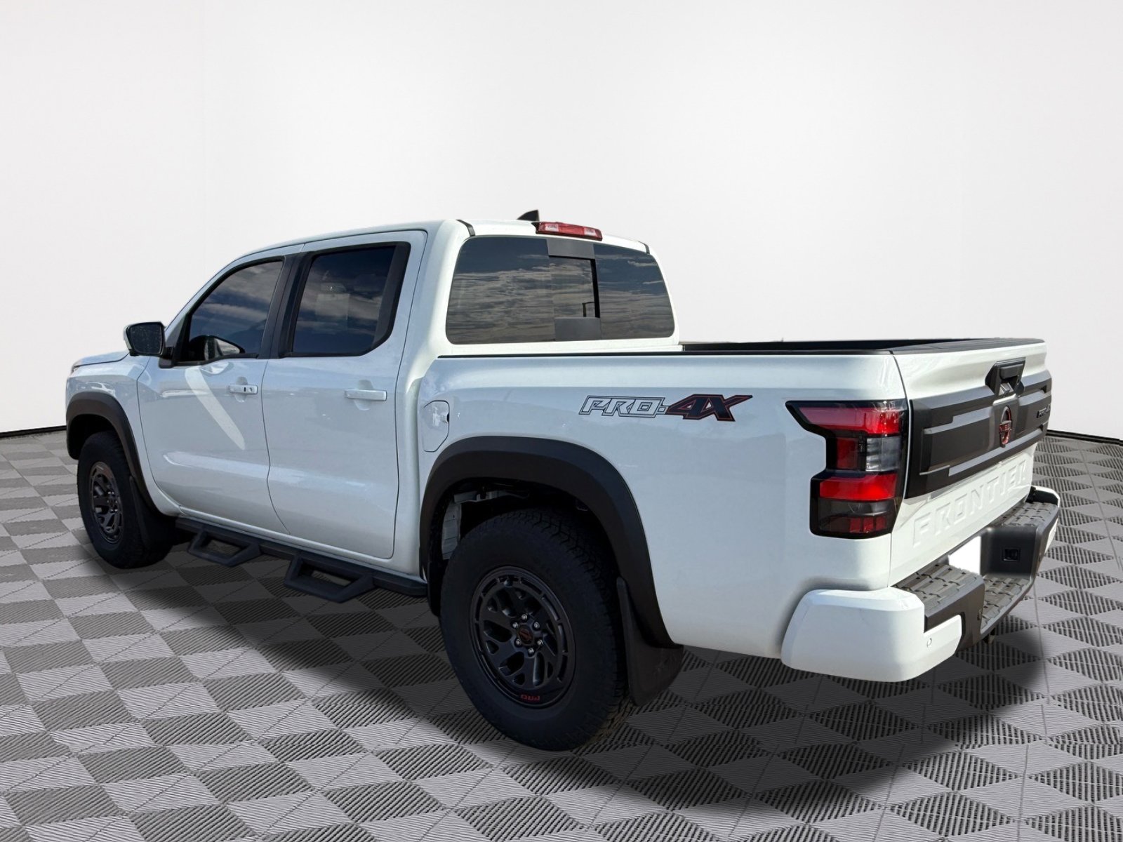 New 2026 Nissan Frontier PRO-4X w/ Pro-4x Convenience Package image 5