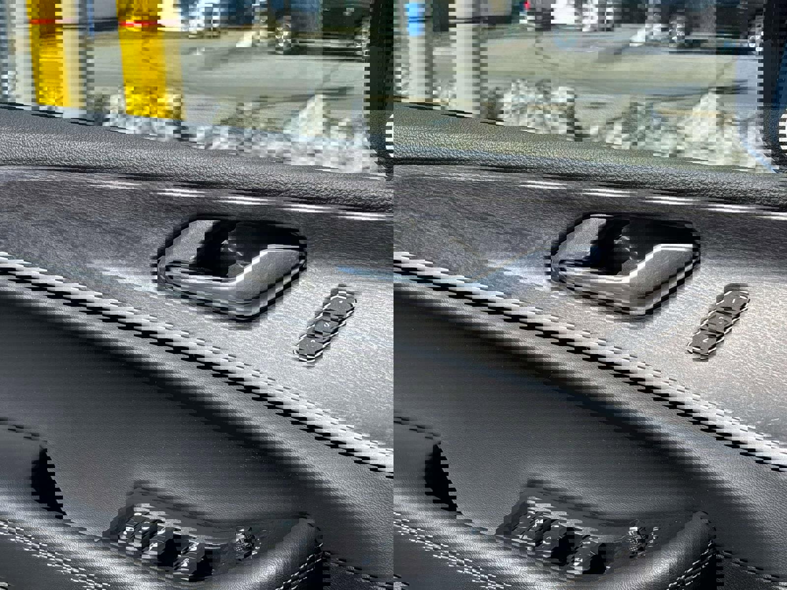 Certified 2022 Jeep Grand Cherokee L Limited AWD/4WD image 19