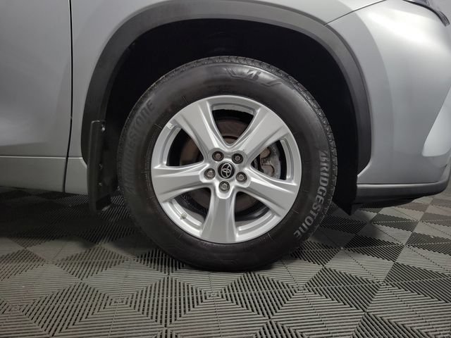 Used 2025 Toyota Highlander LE AWD/4WD image 11