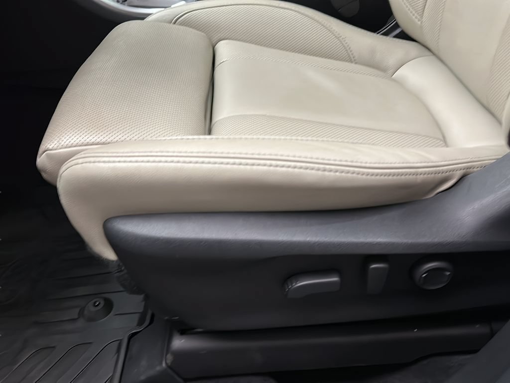 Used 2022 Subaru Ascent Limited w/ Technology Package AWD/4WD image 12