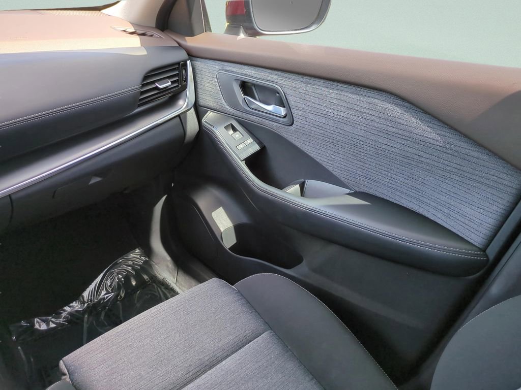 Used 2021 Nissan Rogue SV FWD image 17