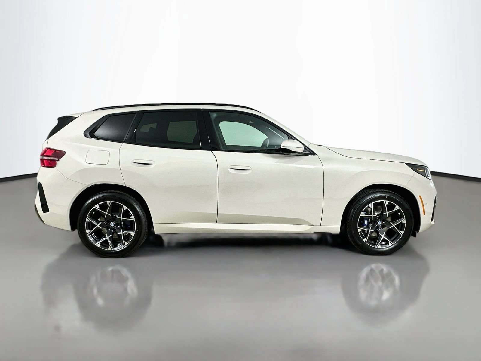 New 2026 BMW X3 xDrive30i w/ Premium Package AWD/4WD image 4