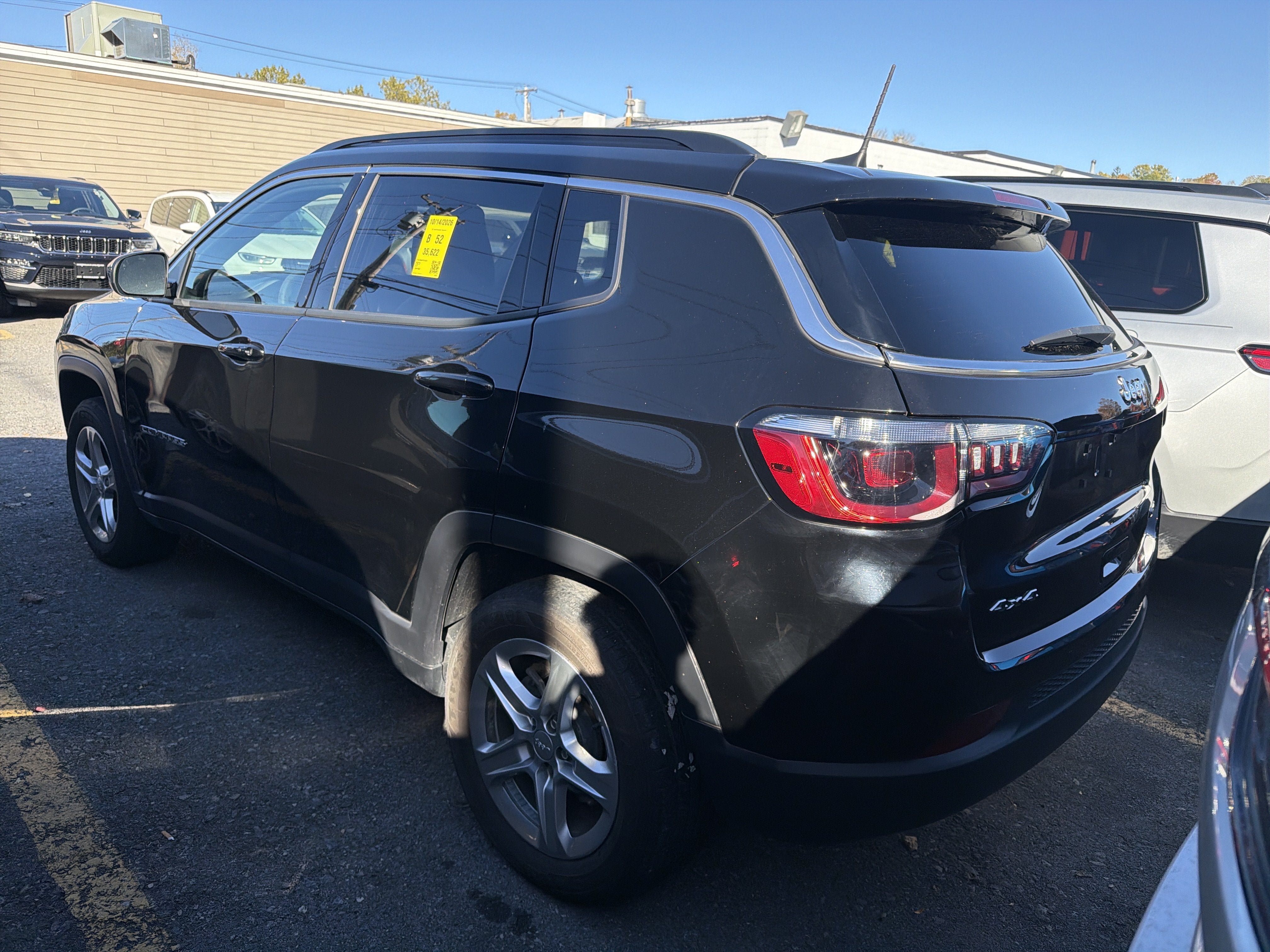 Used 2023 Jeep Compass Latitude w/ Convenience Group AWD/4WD image 5