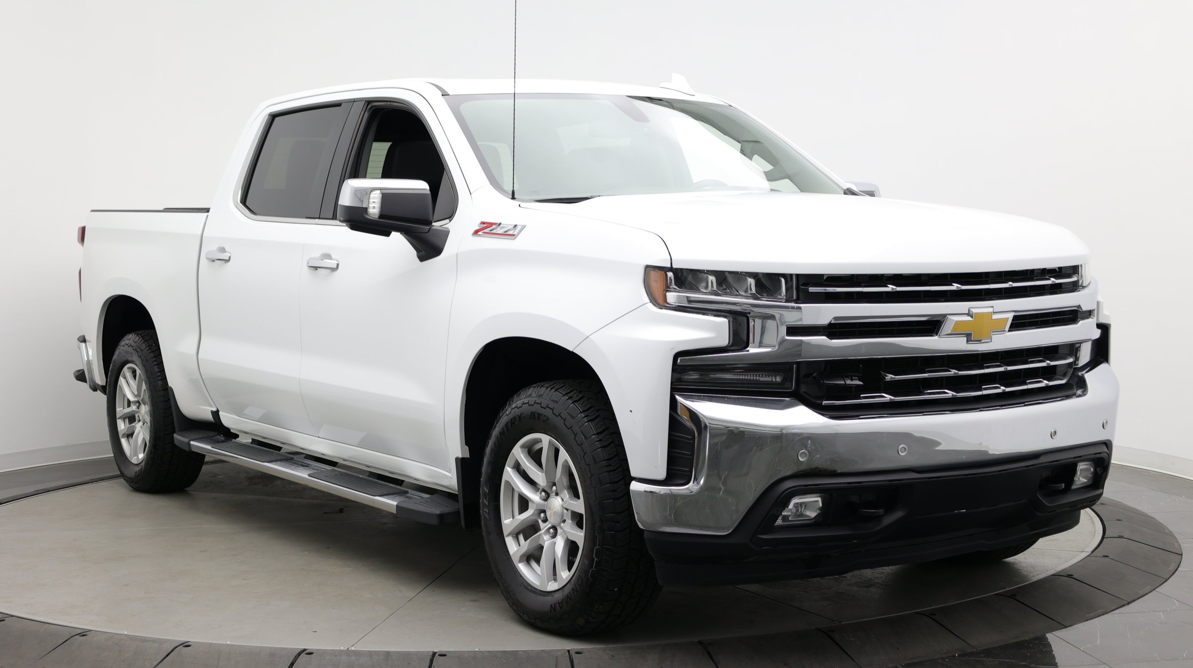 Used 2022 Chevrolet Silverado 1500 LTZ w/ LTZ Convenience Package II AWD/4WD image 3