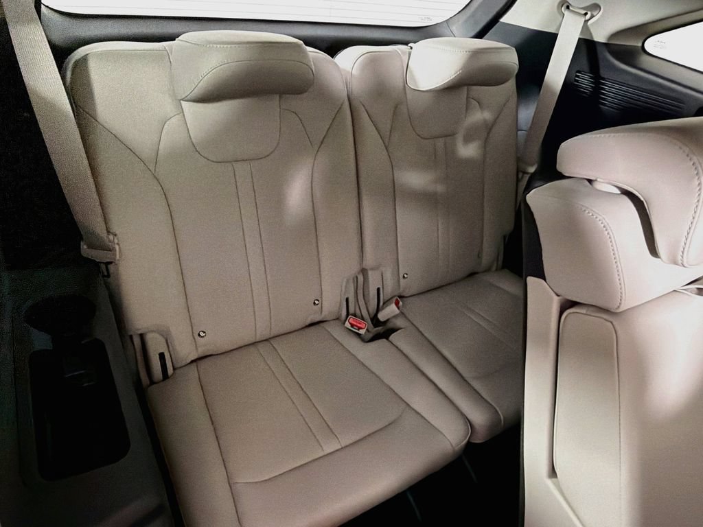 Used 2025 Kia Sorento S AWD/4WD image 34
