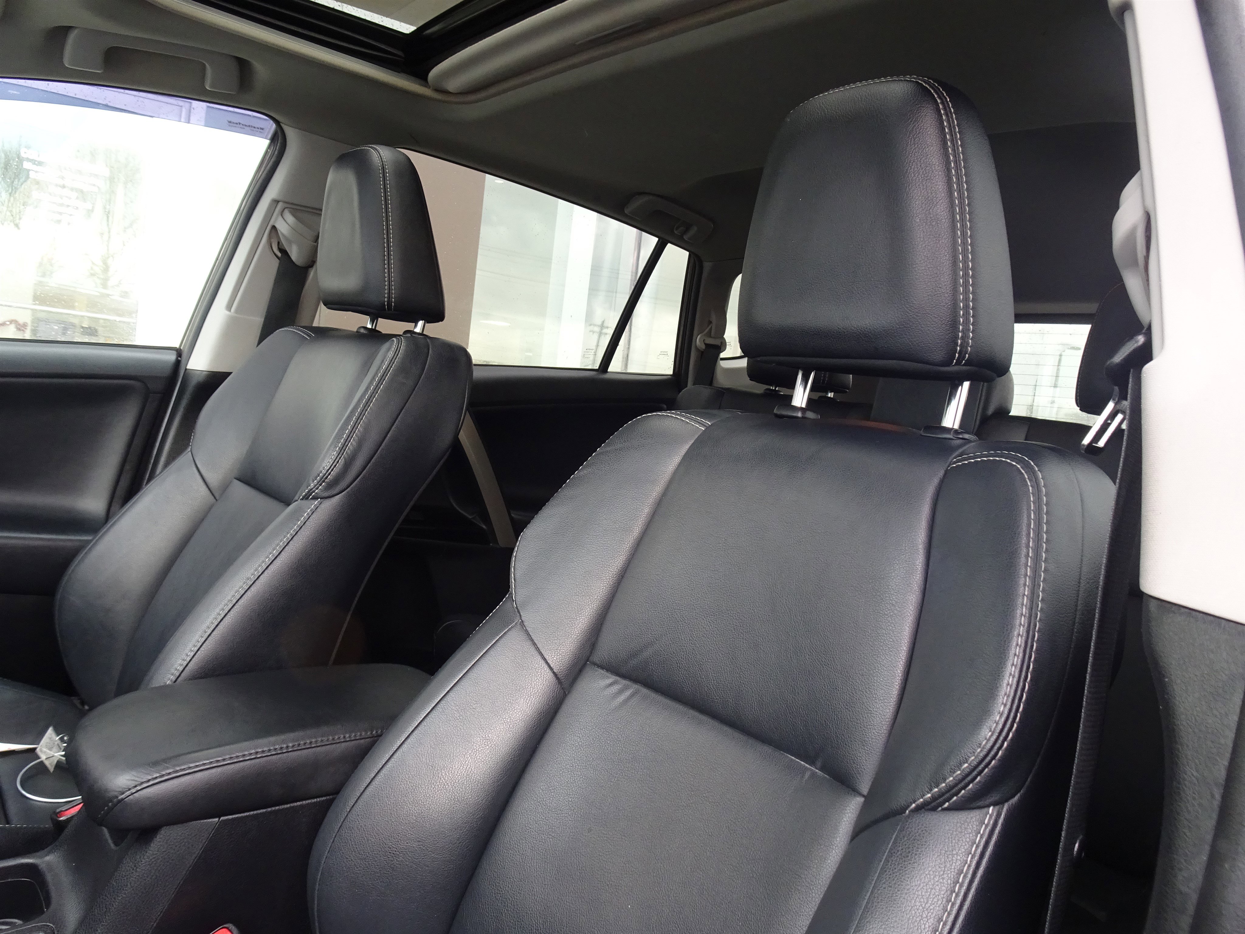 Used 2016 Toyota RAV4 Limited image 10