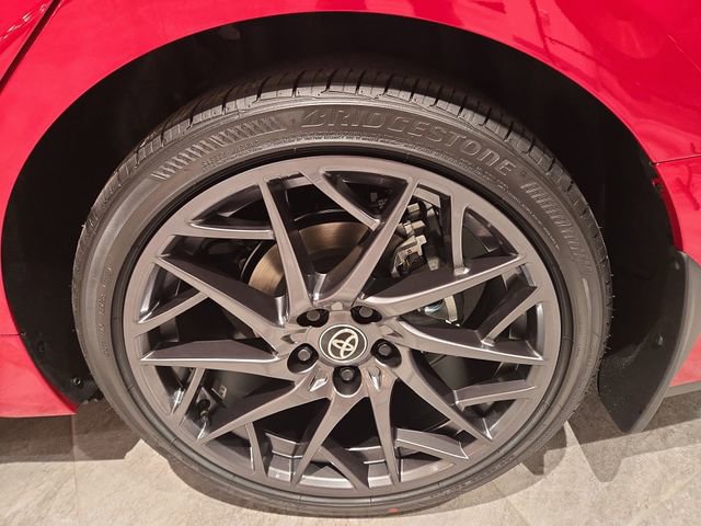 Used 2025 Toyota Camry SE image 11