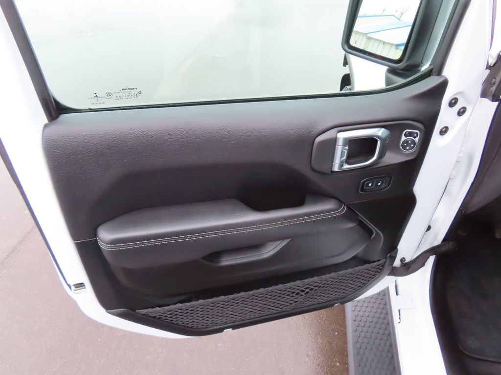 Used 2021 Jeep Wrangler Unlimited Sahara w/ Dual Top Group AWD/4WD image 21