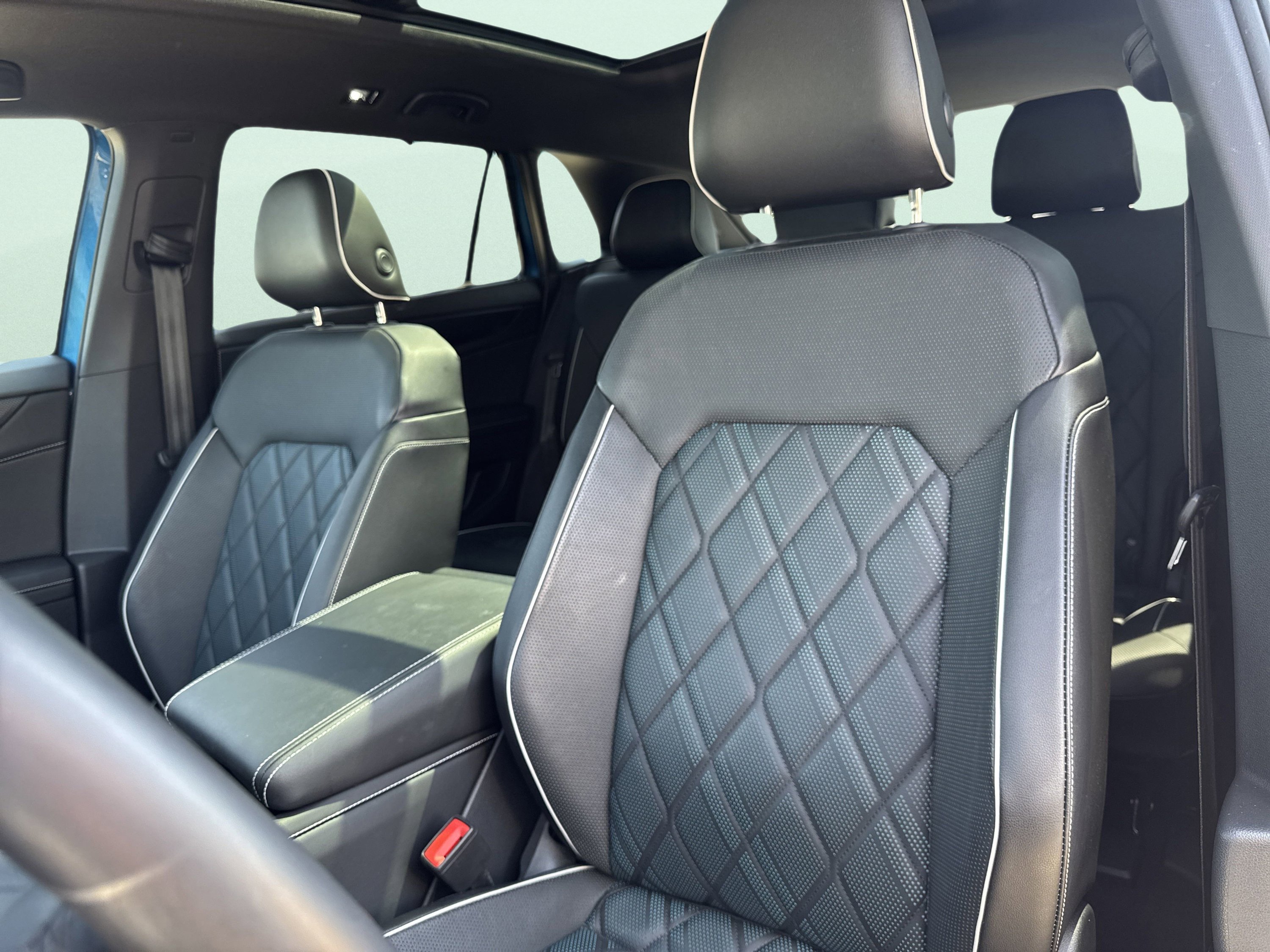 Used 2024 Volkswagen Atlas Cross Sport SEL Premium R-Line image 19