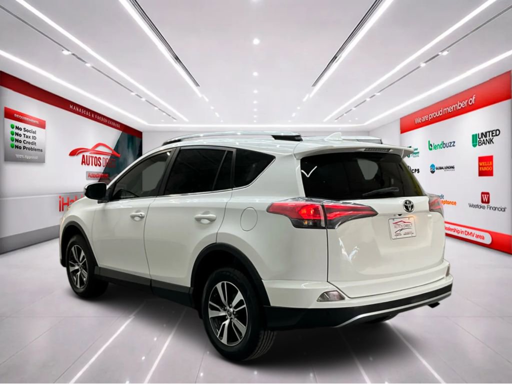 Used 2017 Toyota RAV4 XLE AWD/4WD image 5
