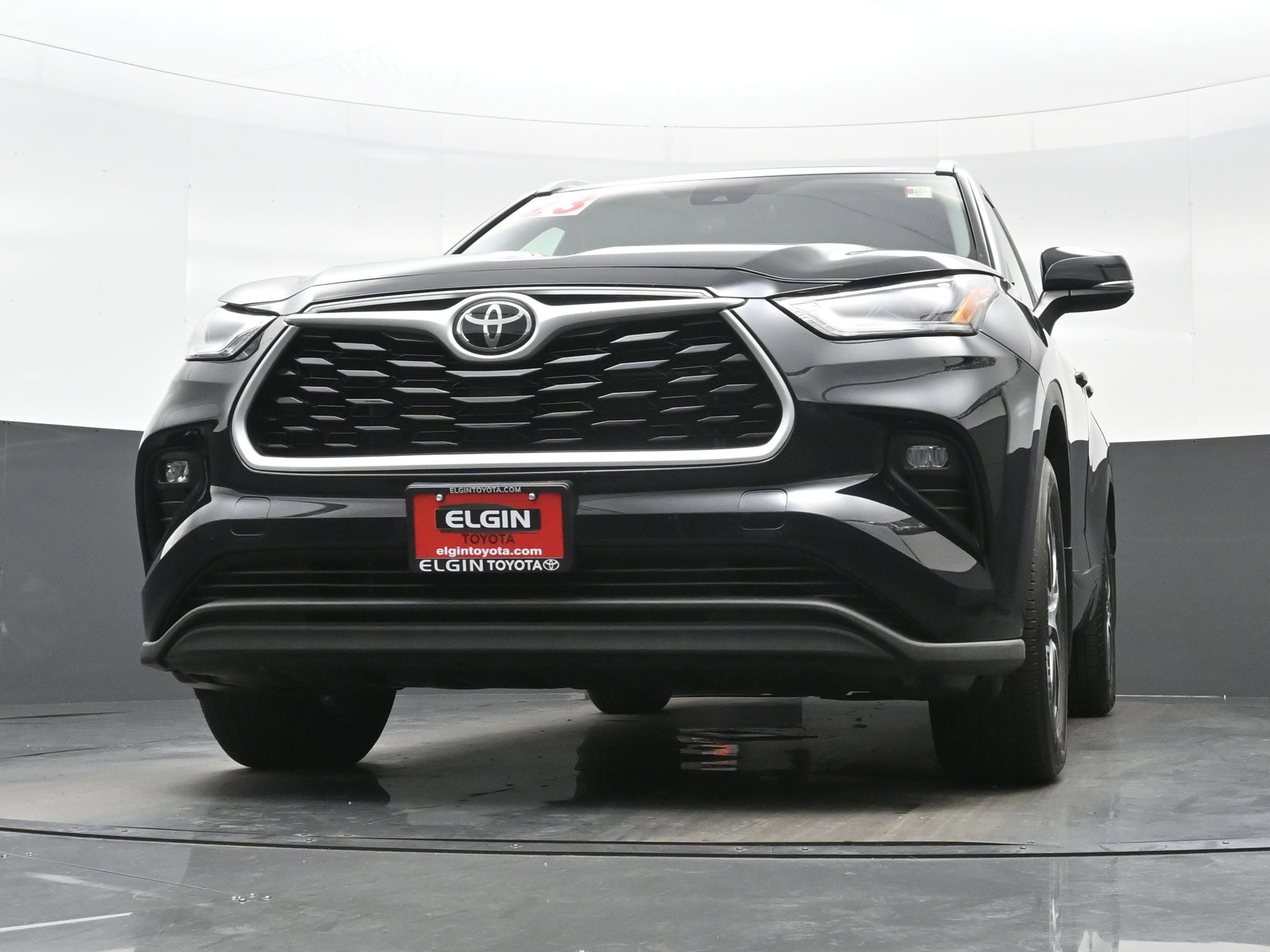 Used 2023 Toyota Highlander XLE AWD/4WD image 28