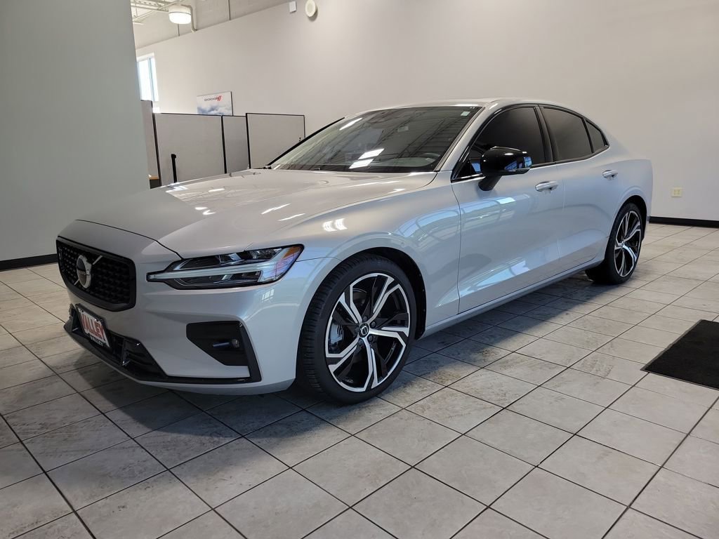 Used 2024 Volvo S60 B5 Core image 3