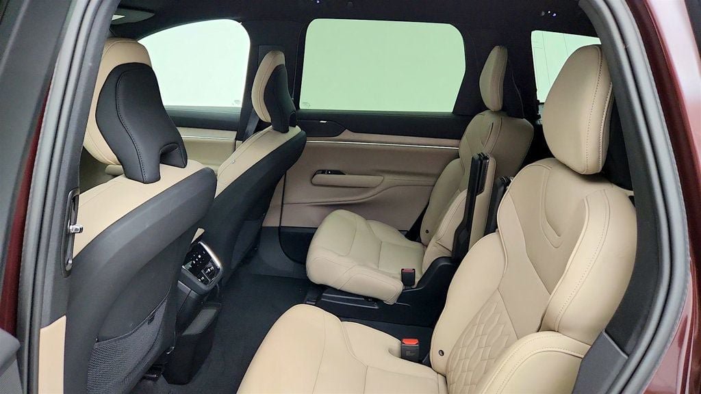 Used 2025 Volvo EX90 Plus AWD/4WD image 20