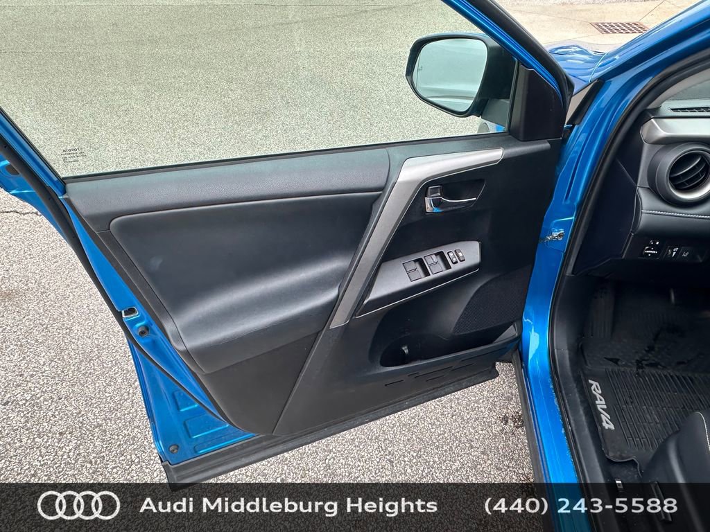 Used 2018 Toyota RAV4 XLE AWD/4WD image 14