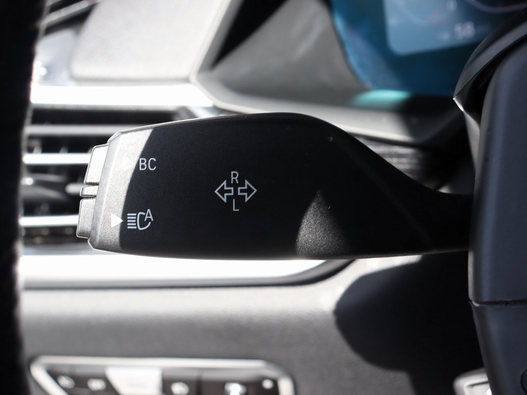 Used 2022 BMW X7 xDrive40i w/ M Sport Package image 49