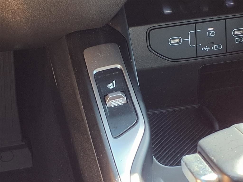 Used 2025 Kia Sorento S w/ Panoramic Sunroof Package FWD image 11