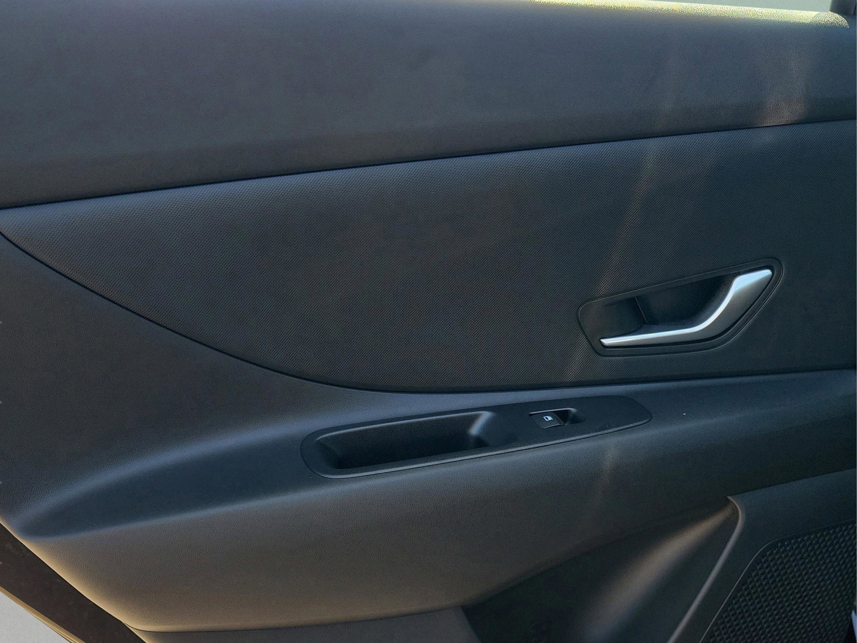 New 2026 Hyundai Elantra SE FWD image 9