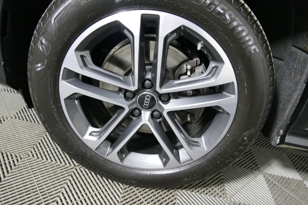 Certified 2025 Audi Q5 Premium w/ Convenience Package AWD/4WD image 9