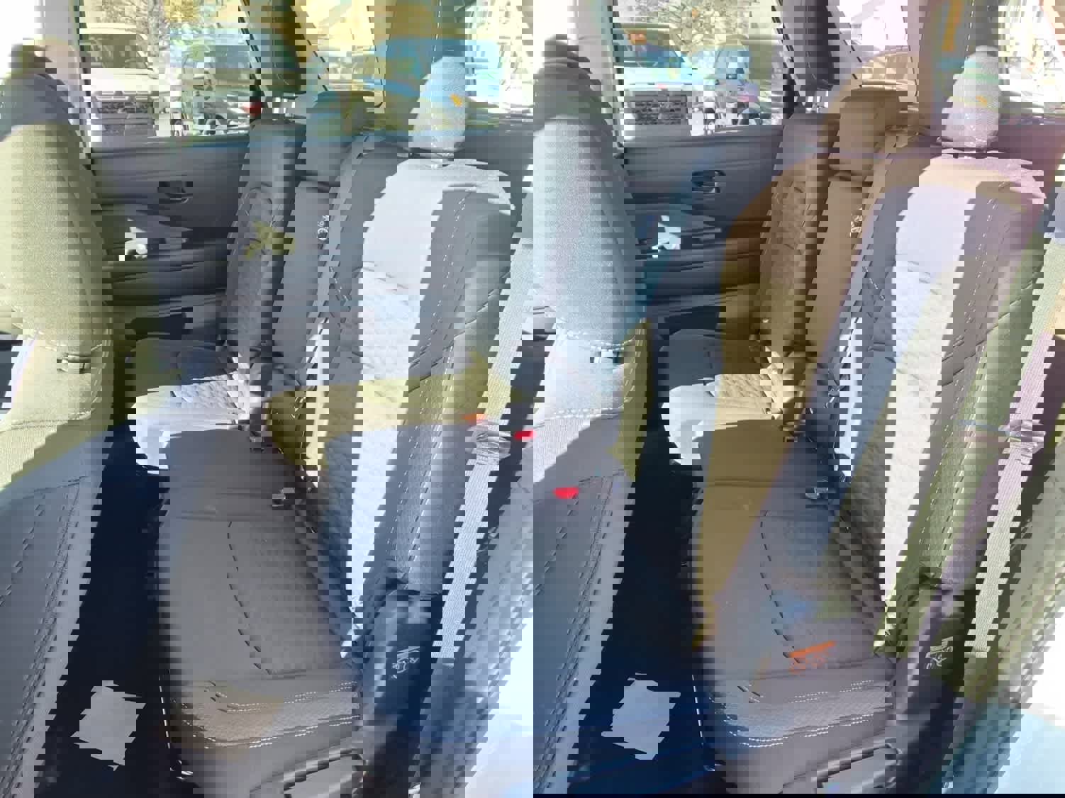 Used 2024 Nissan Pathfinder SV image 8