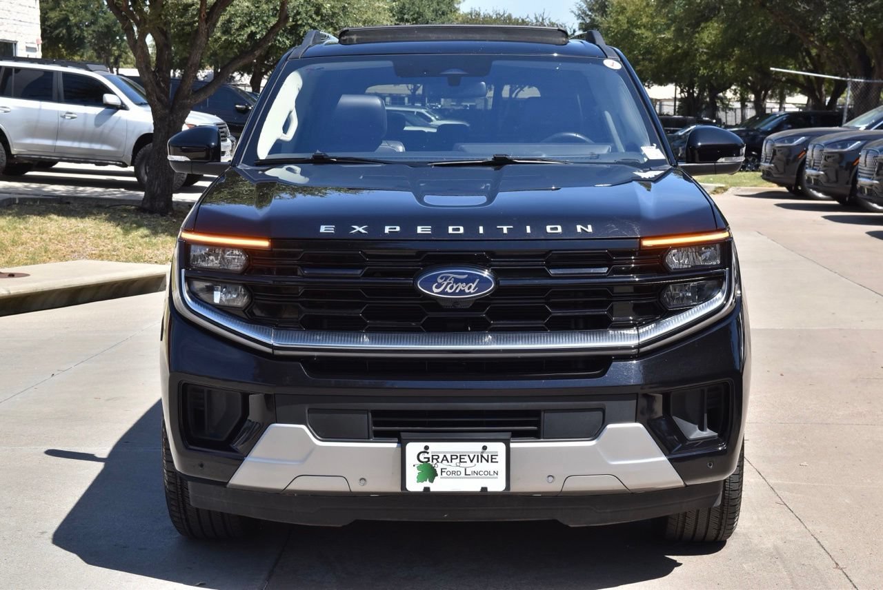 Certified 2025 Ford Expedition Platinum w/ Driver's Package AWD/4WD image 3