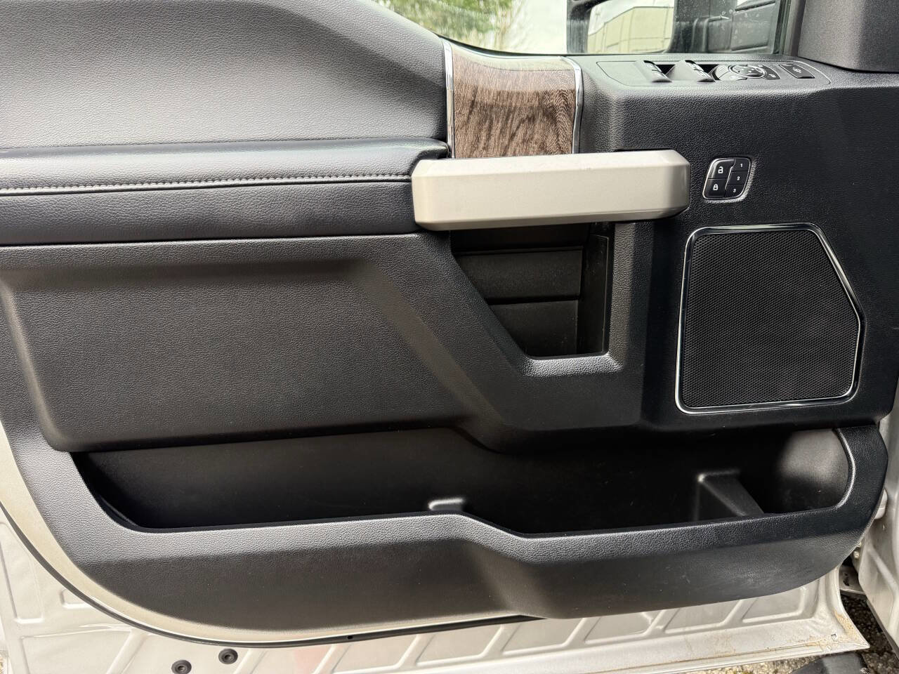 Used 2017 Ford F350 Lariat w/ Lariat Value Package image 23