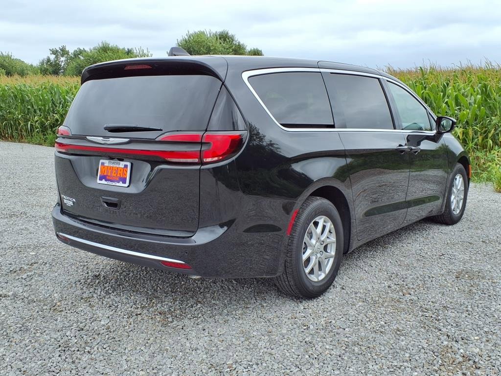 New 2026 Chrysler Pacifica Select image 29
