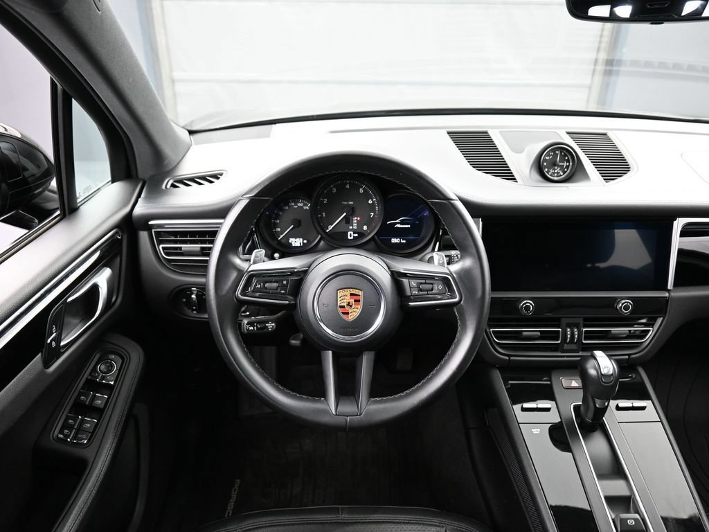 Certified 2023 Porsche Macan Turbo AWD/4WD image 17