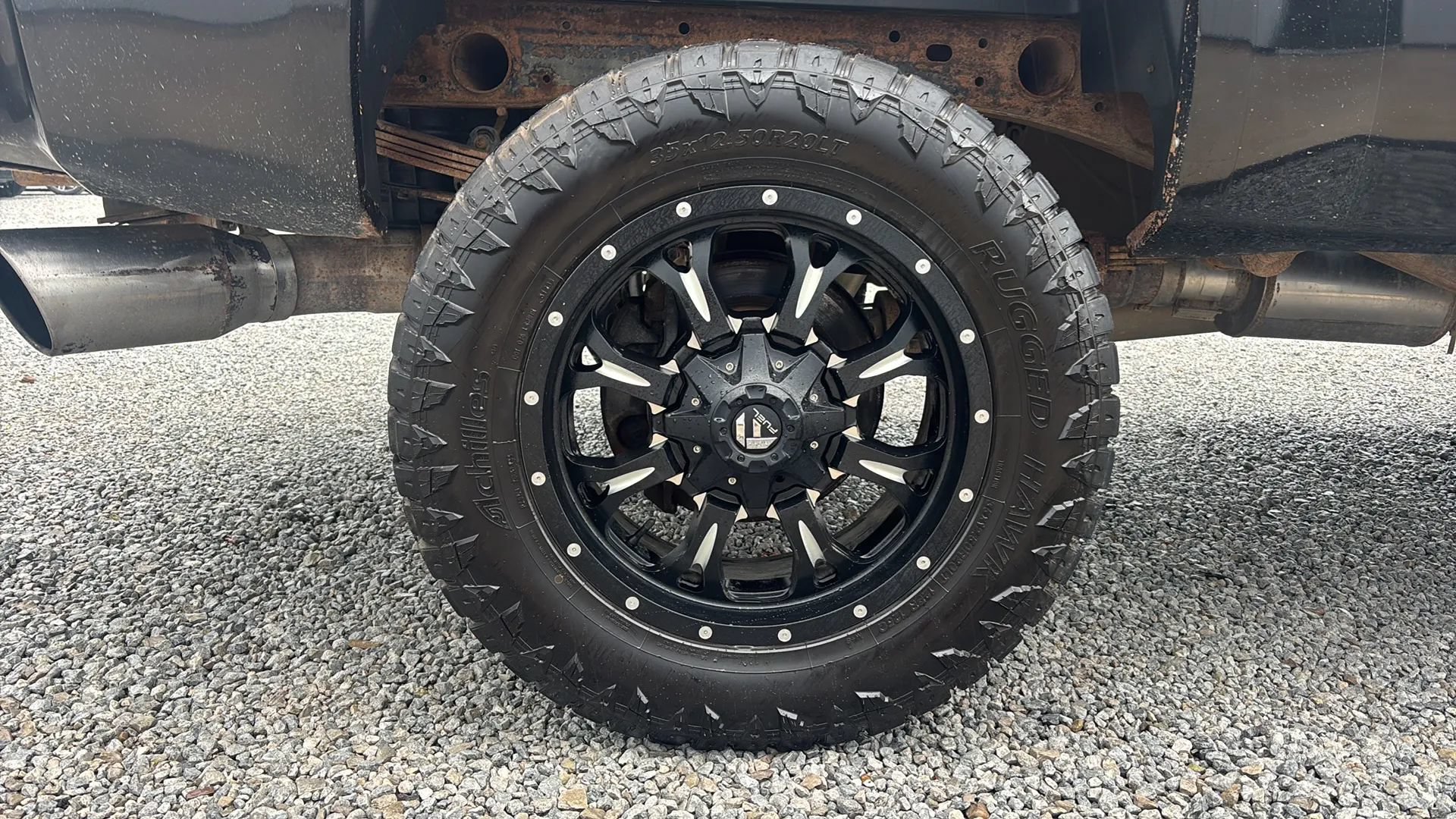 Used 2013 GMC Sierra 2500 Denali w/ Suspension Package, Off-Road AWD/4WD image 7