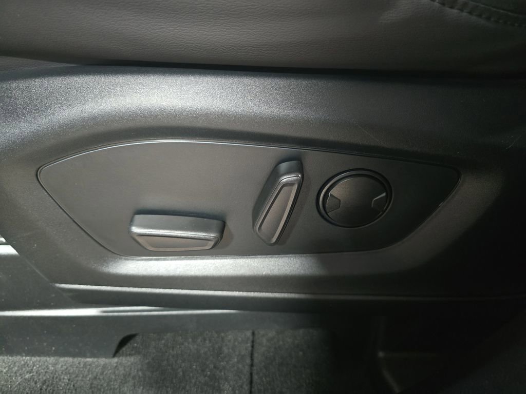 Used 2023 Ford Explorer XLT w/ Equipment Group 202A image 32