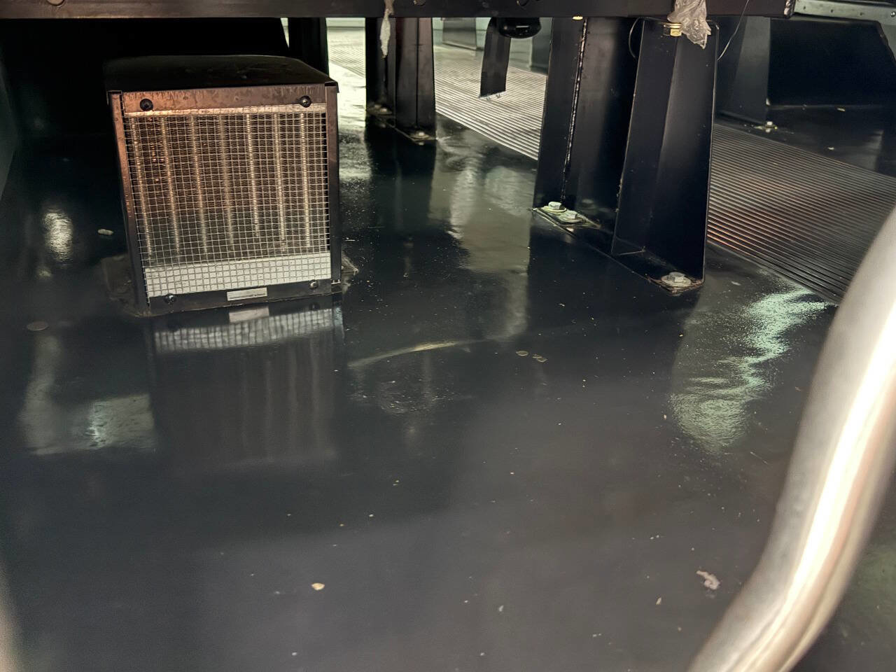 Used 2004 Chevrolet Express 3500 3500 2dr Commercial/Cutaway/Ch w/ School Bus Package image 50