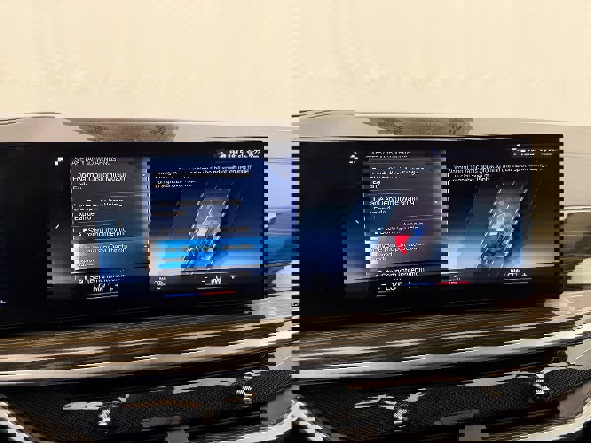 Used 2023 BMW X7 xDrive40i w/ Premium Package image 26