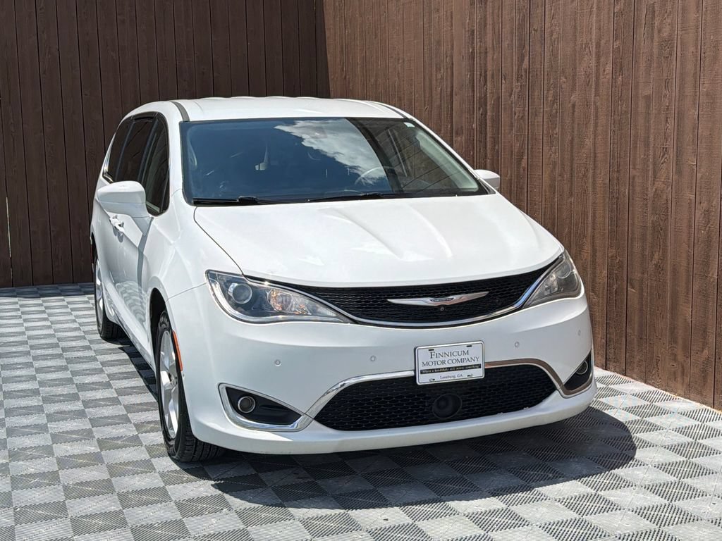 Used 2019 Chrysler Pacifica Touring Plus w/ Advanced Safetytec Group FWD image 15
