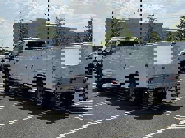 New 2025 Ford F550 4x4 Supercab Super Duty image 4