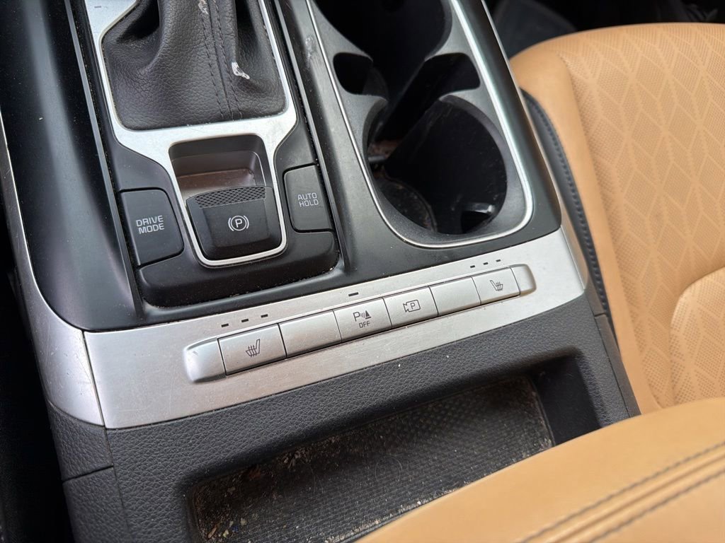 Used 2022 Kia Carnival LX FWD image 7