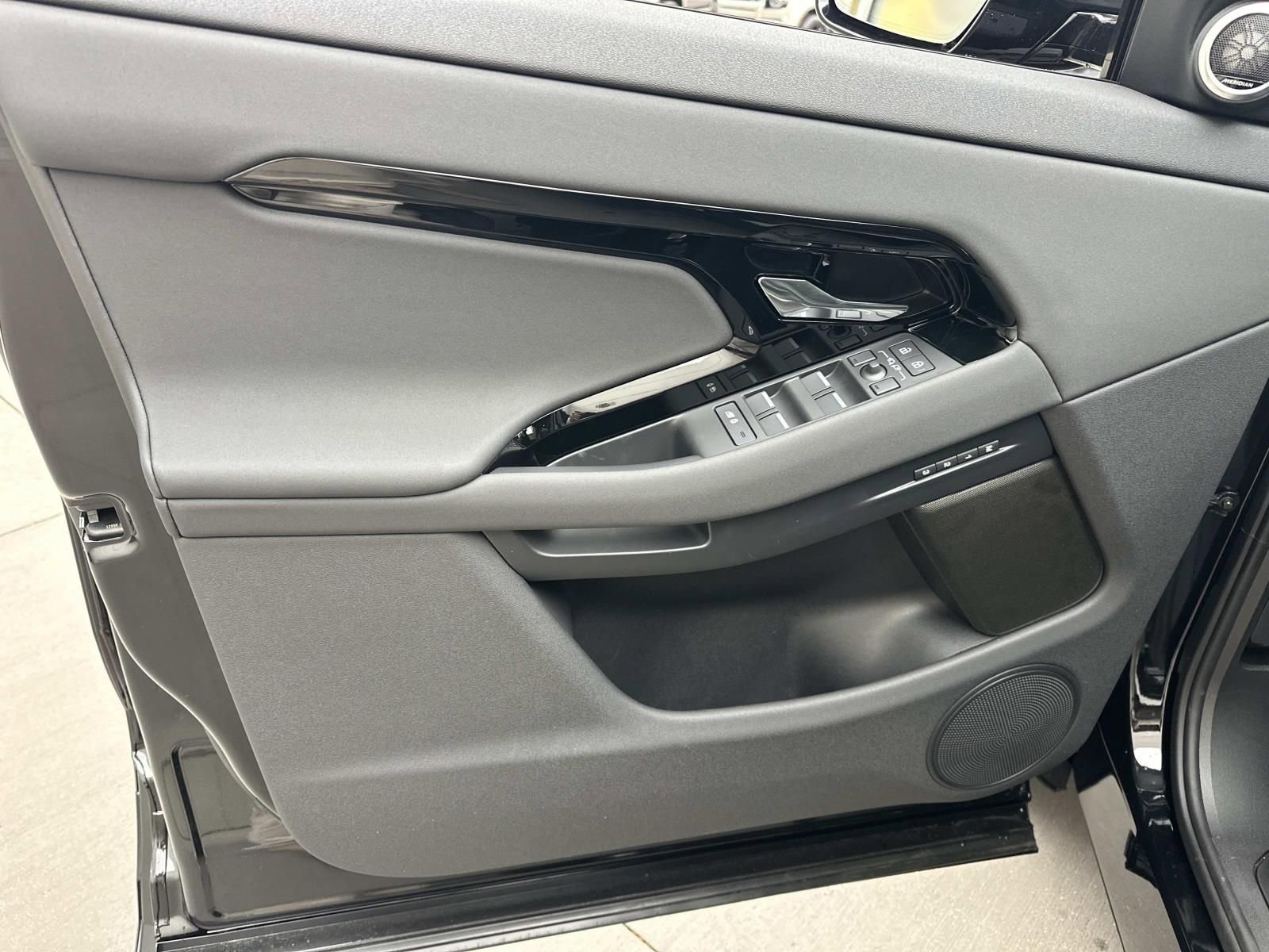 New 2026 Land Rover Range Rover Evoque S image 9