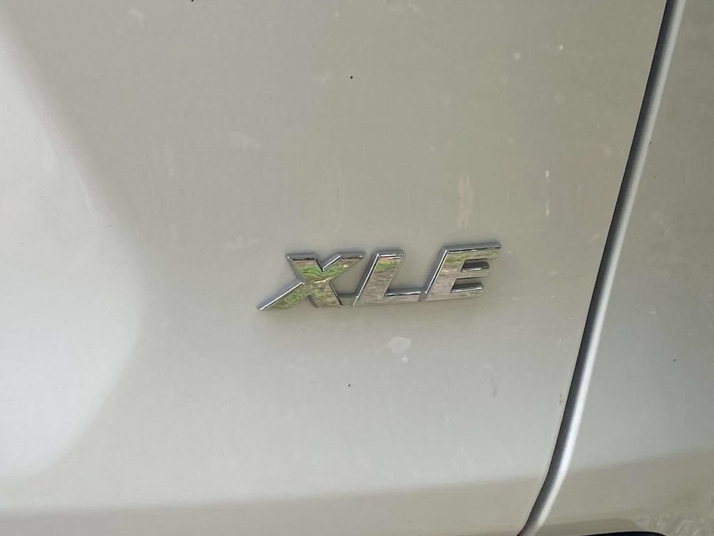 Used 2024 Toyota RAV4 XLE FWD image 31